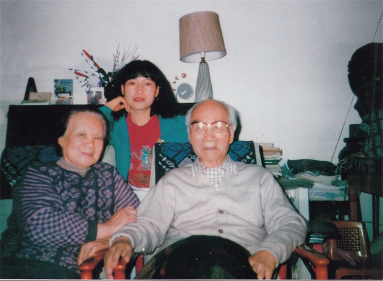 诗琴与著名画家原中央美术学院院长吴作人教授和夫人萧淑芳教授合影1991年.jpg