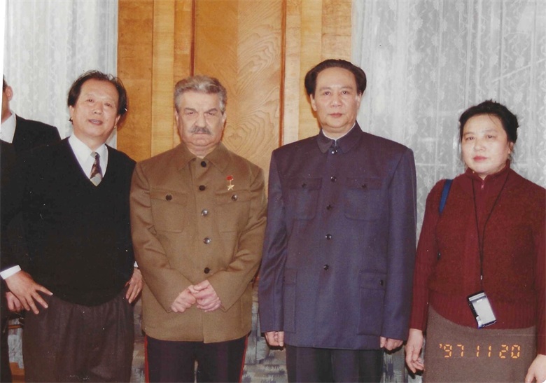 1997年李前宽、肖桂云在莫斯科电影制片厂拍摄电影《旭日惊雷》.jpg
